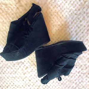 Black Wedges